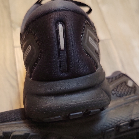 Brooks Ghost - Picture 3 of 6